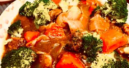 Estofado de brócoli, calabacita y queso entomatados