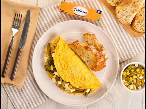 Omelette de elote + pan con mermelada casera