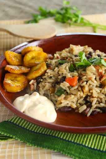 Gallo pinto de 473 Kcal