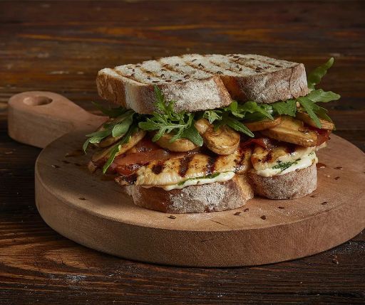Sándwich de pollo  y champiñones