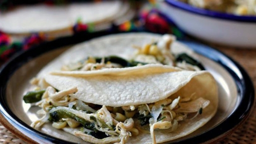 Tacos de pollo y rajas