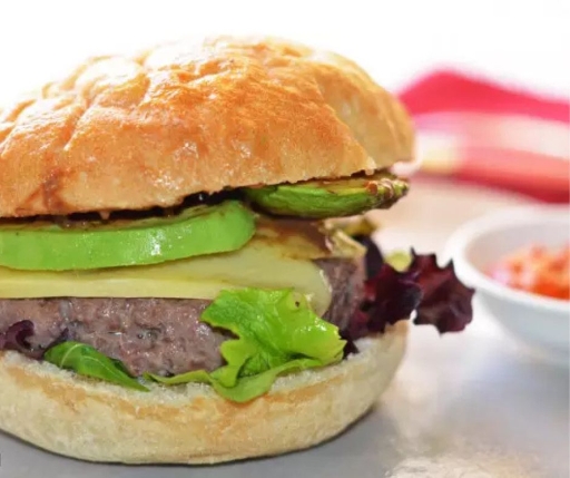 Hamburguesa de pavo con aguacate y queso manchego