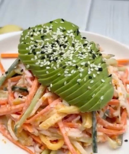 Ensalada de palmitos con cangrejo