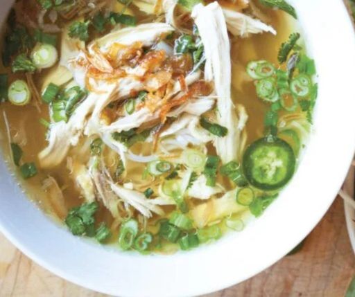 Fideos chinos con pollo