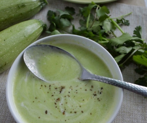 Crema de calabaza con pescado a la plancha y frijol