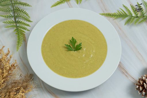 Crema de brócoli con bistec de cerdo a la limón