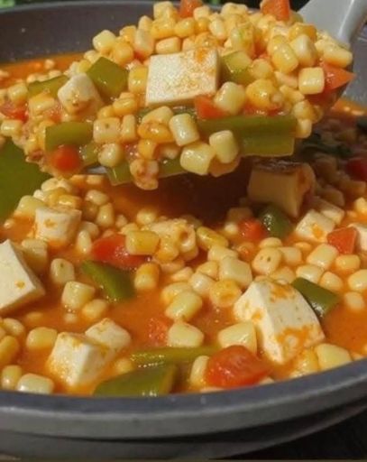 Sopa de elote con rajas y panela