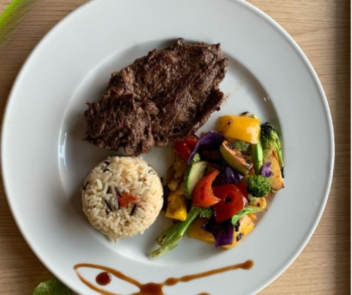 Arrachera con vegetales y arroz