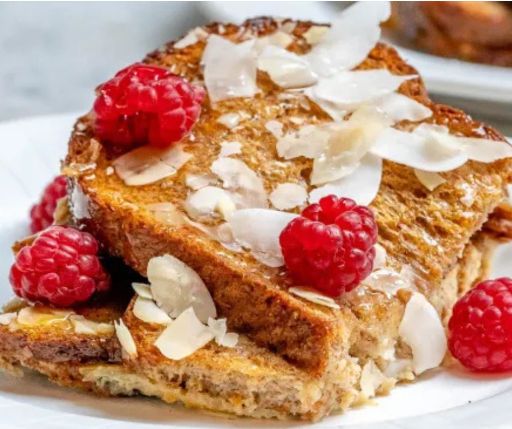 Pan francés con frambuesa y omelette