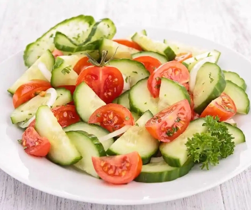 Ensalada de pepino y jitomate de 35 Kcal