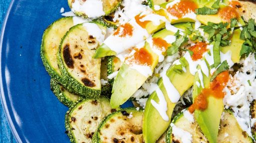 Calabacitas con queso fresco y aguacate