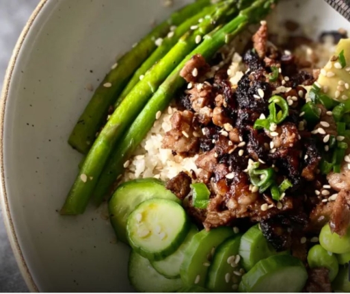 Bowl de Rib Eye Teriyaki con Arroz de Coliflor
