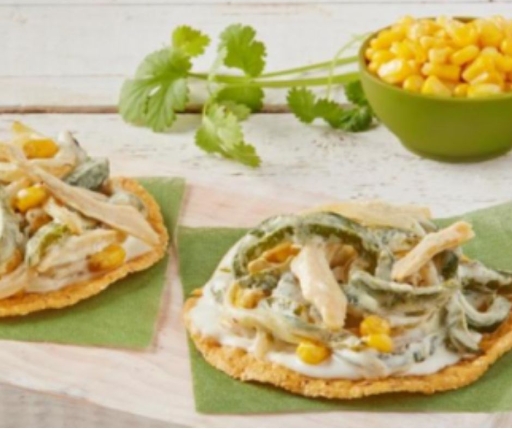 Tostadas de rajas con pechuga de pollo de 231 Kcal