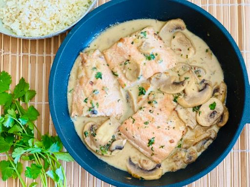 Salmón Cremoso con Champiñones