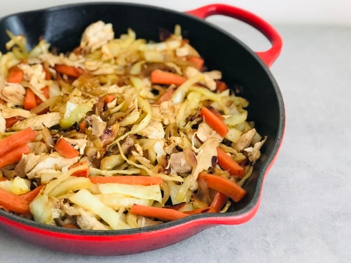 Salteado de Pollo, Zanahoria y Col