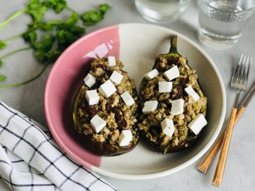 Berenjenas Rellenas de Carne y Queso Feta con Pesto