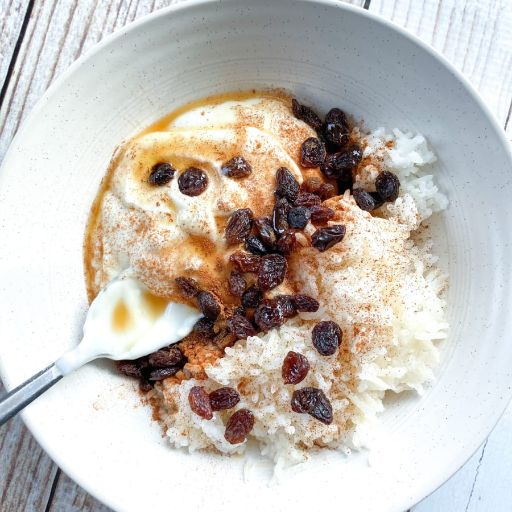 Bowl de Arroz con Yogur y Pasas