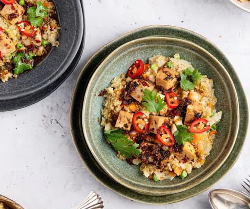 Ensalada de quinoa con tofu y vegetales