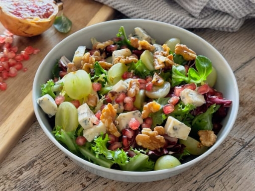 Ensalada otoñal con granada y nuez