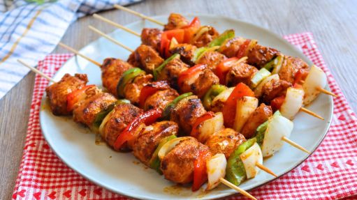 Brochetas de pollo con panela de 129 Kcal