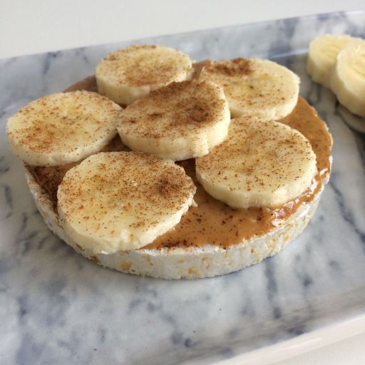 Rice cake con cajeta y fruta de 154 Kcal