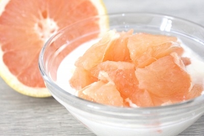 Yogurt natural con toronja de 193 Kcal