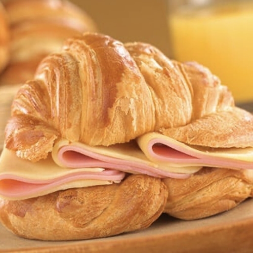 Croissant sencillo de jamón con queso panela de 264 Kcal