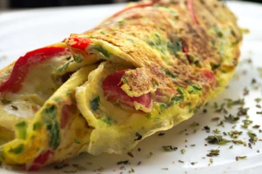 Omelette de huevo con pimiento de 124.2 Kcal