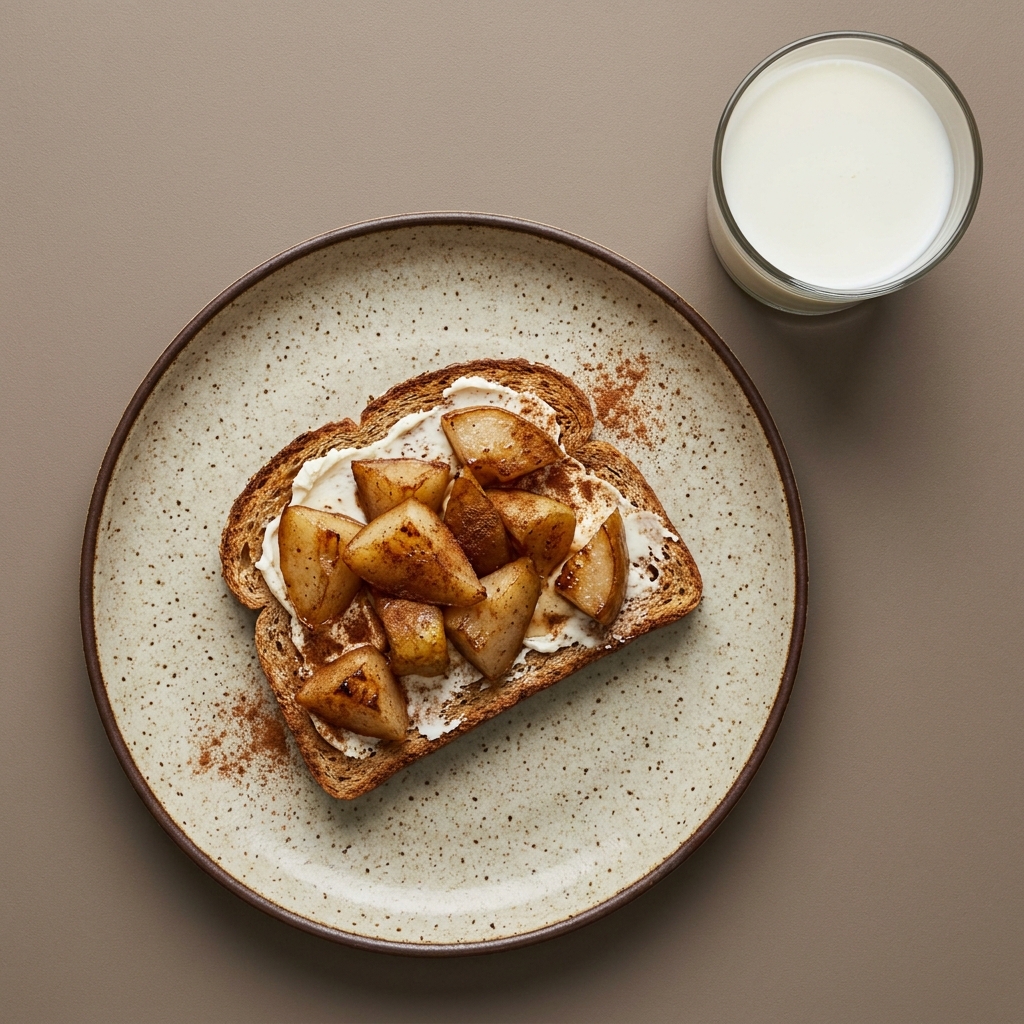 Toast dulce de queso crema con peras asadas y canela