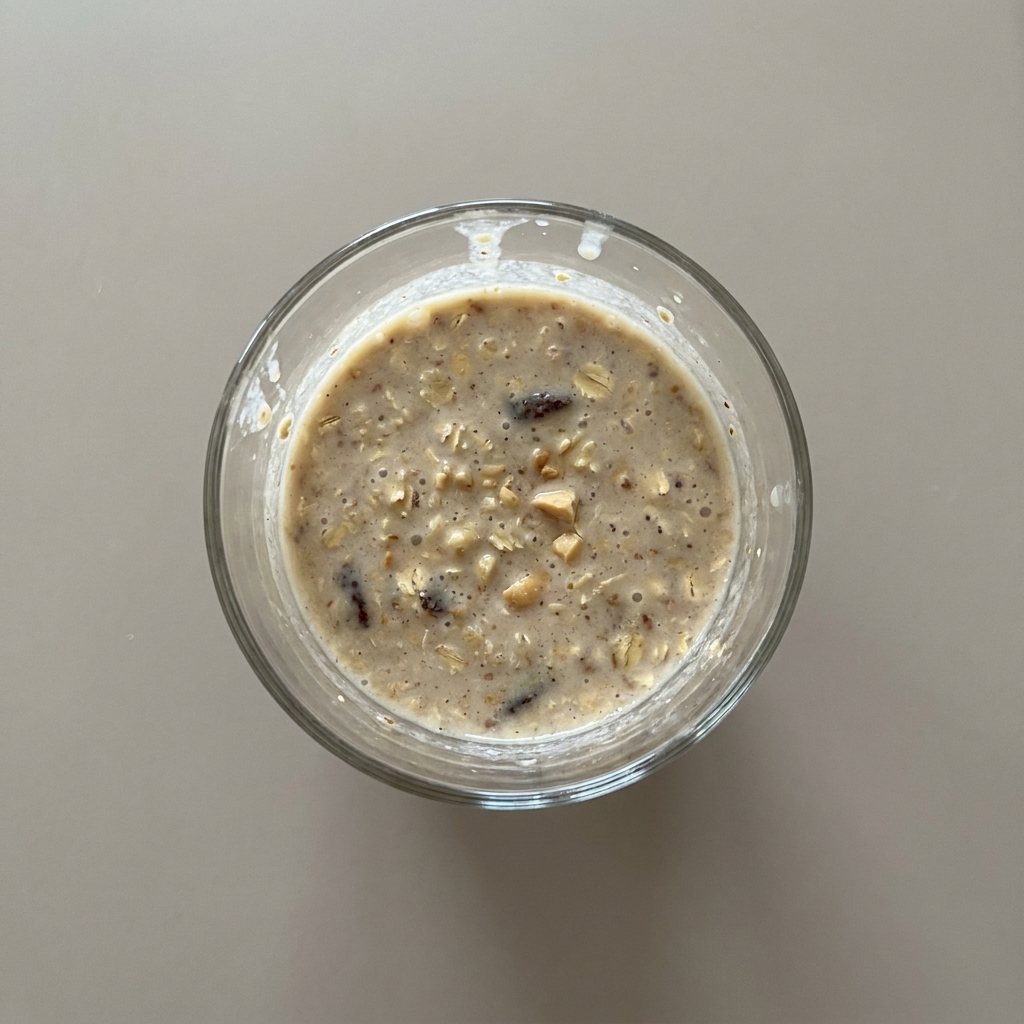 Licuado de plátano avena, dátil y cacahuate