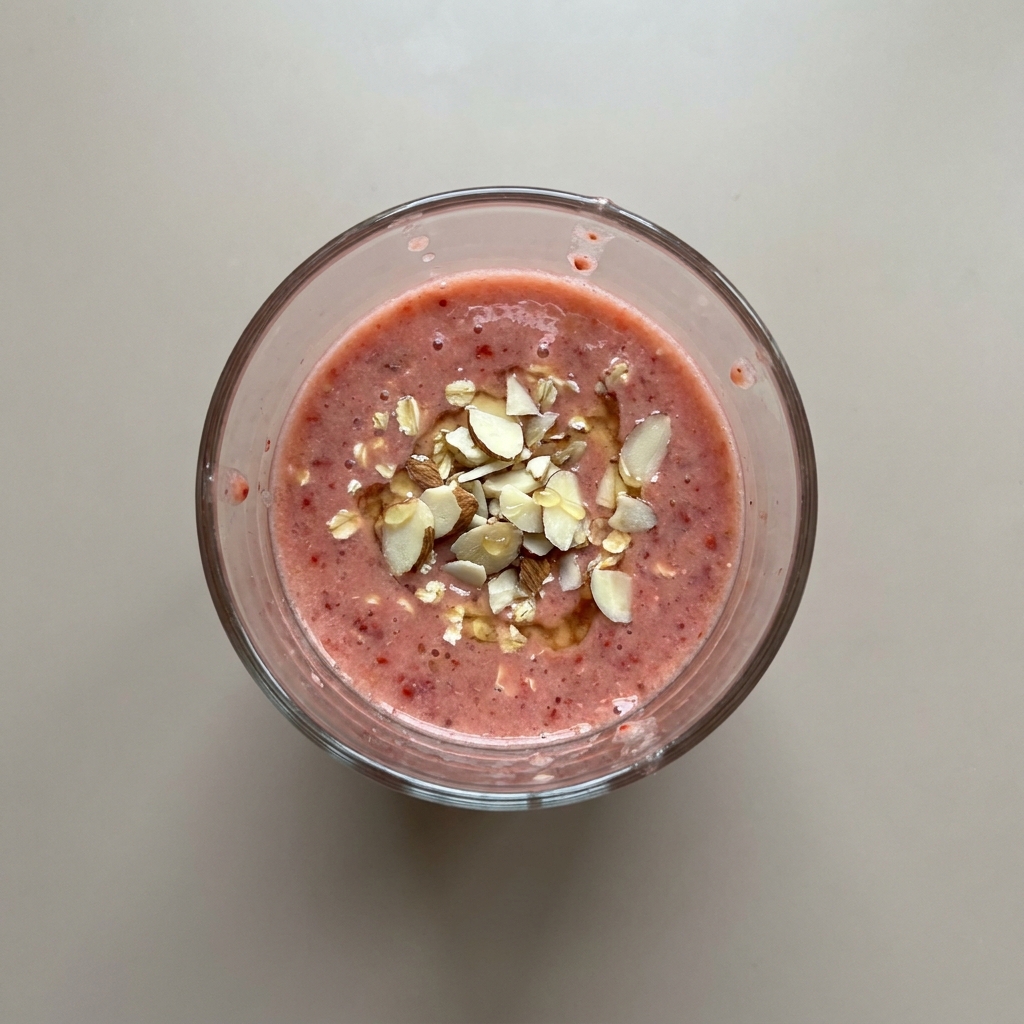 Licuado de fresa con avena, miel y almendras
