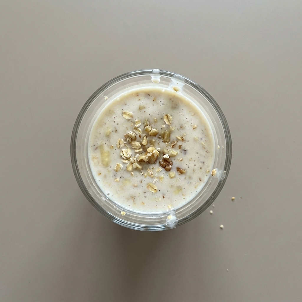 Licuado de yogurt con plátano con avena, y nuez
