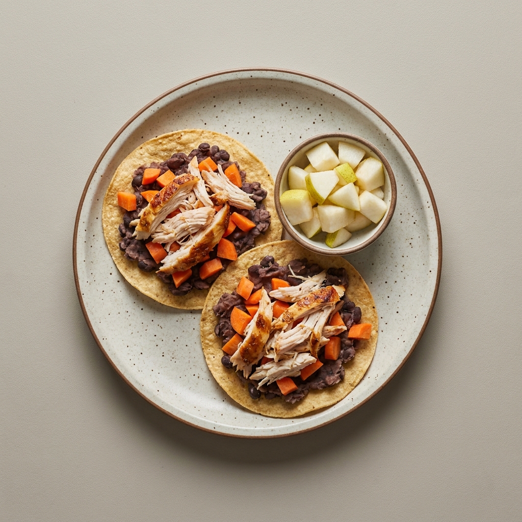 Tostadas de pechuga de pavo horneada con zanahoria +. con bowl de pera
