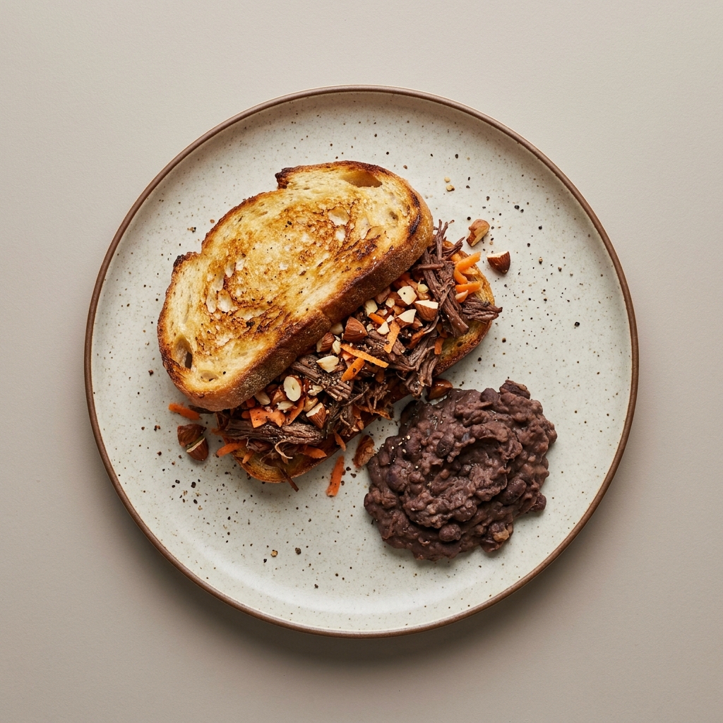Sandwich de machaca de res con zanahoria y almendra