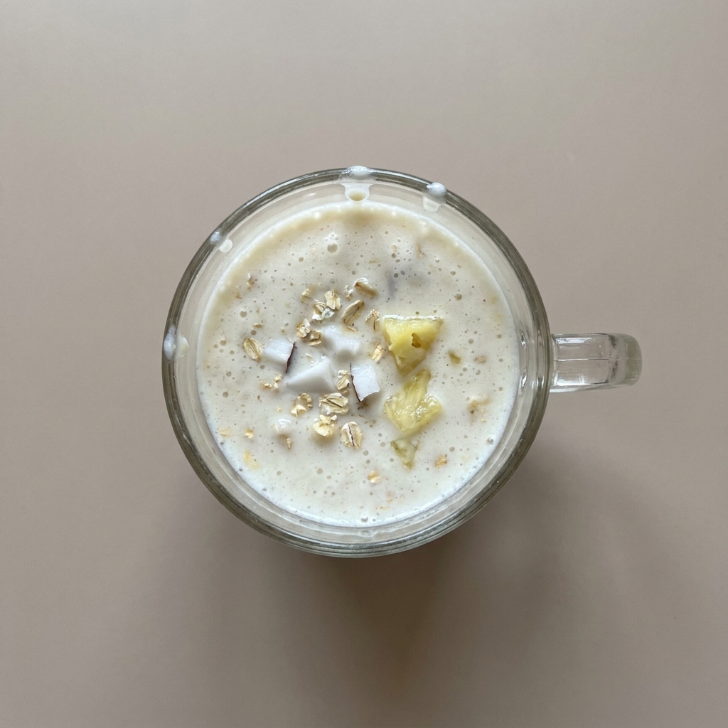 Licuado de yogurt con avena,coco y piña