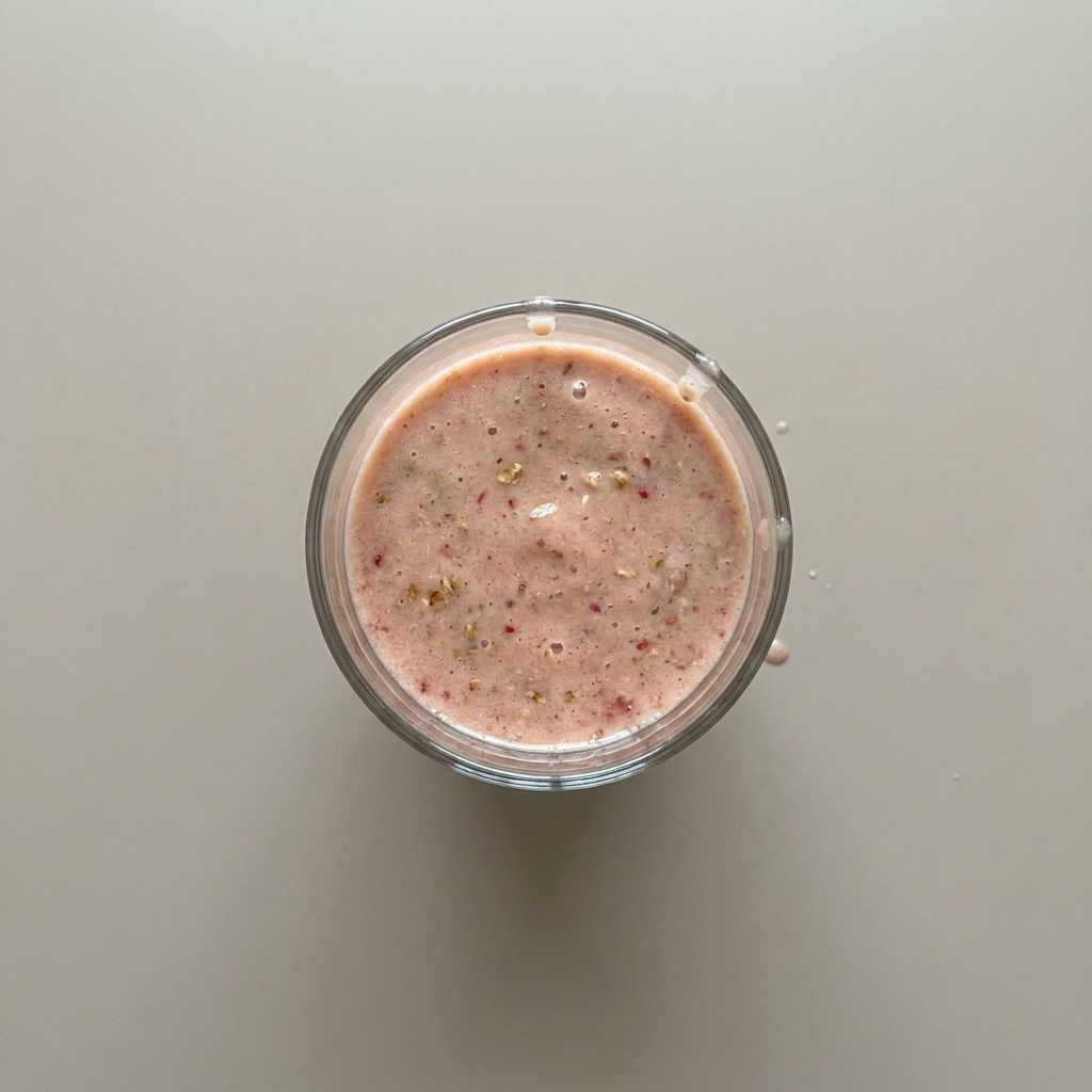 Licuado de granola, fresa y miel
