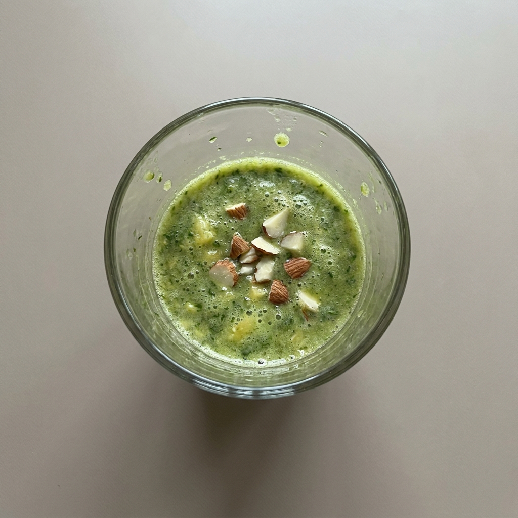 Smoothie de piña y espinaca con yogurt griego