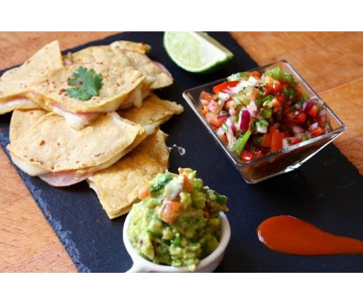 Sincronizadas con pico de gallo