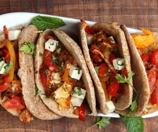 Pita de huevo y verduras