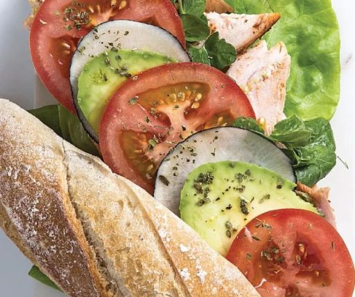 Baguette integral con pechuga de pavo y verduras