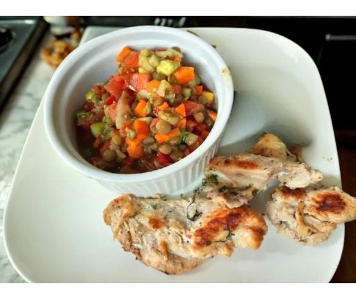 Pollo a la plancha con ceviche de lentejas