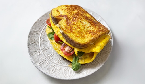 Sándwich de huevo revuelto