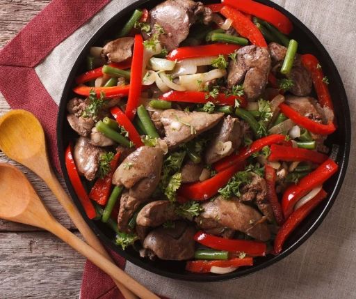 Hígado de pollo con pimiento