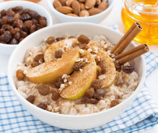 Avena cocida con manzana y pasitas de 187 Kcal