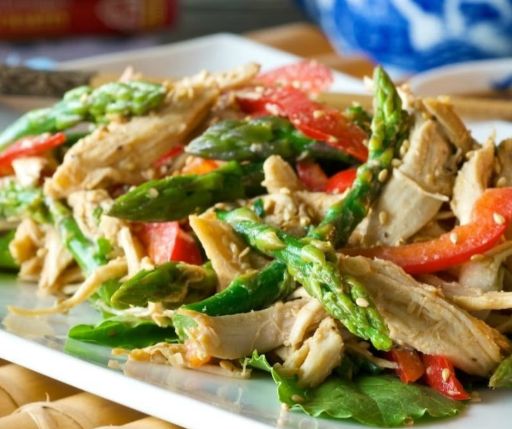 Ensalada  de pollo con espárragos