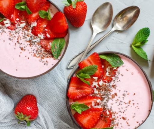 Bowl de fresa con yogurt de 258 Kcal