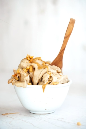 Helado de plátano y cacahuate cremoso