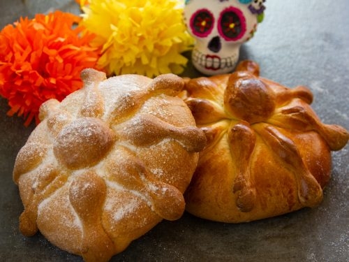 Pan de muerto integral con naranja
