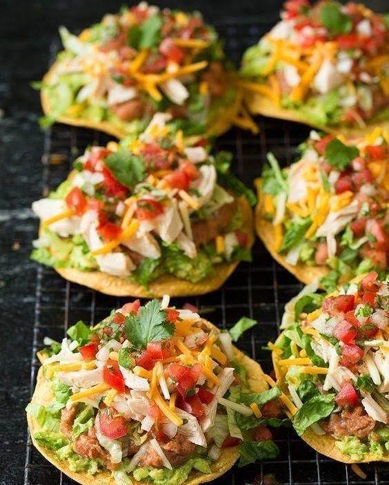 Tostada de pollo y aguacate