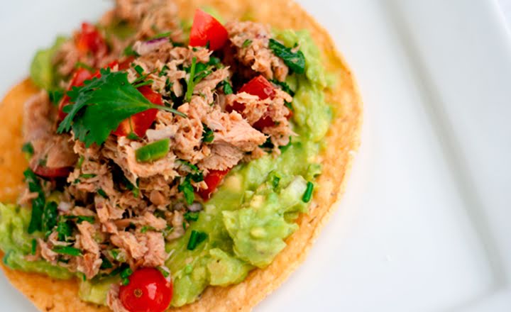 Tacos de atún picosos